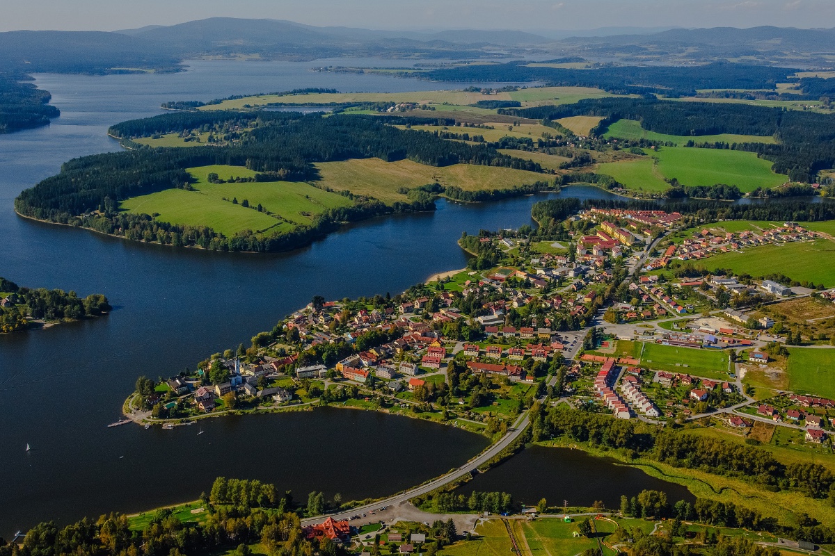 Lipno-See mit Skigebiet bei Lipno nad Vltavou, zehn Minuten vom Ferienhaus Výtoň 263